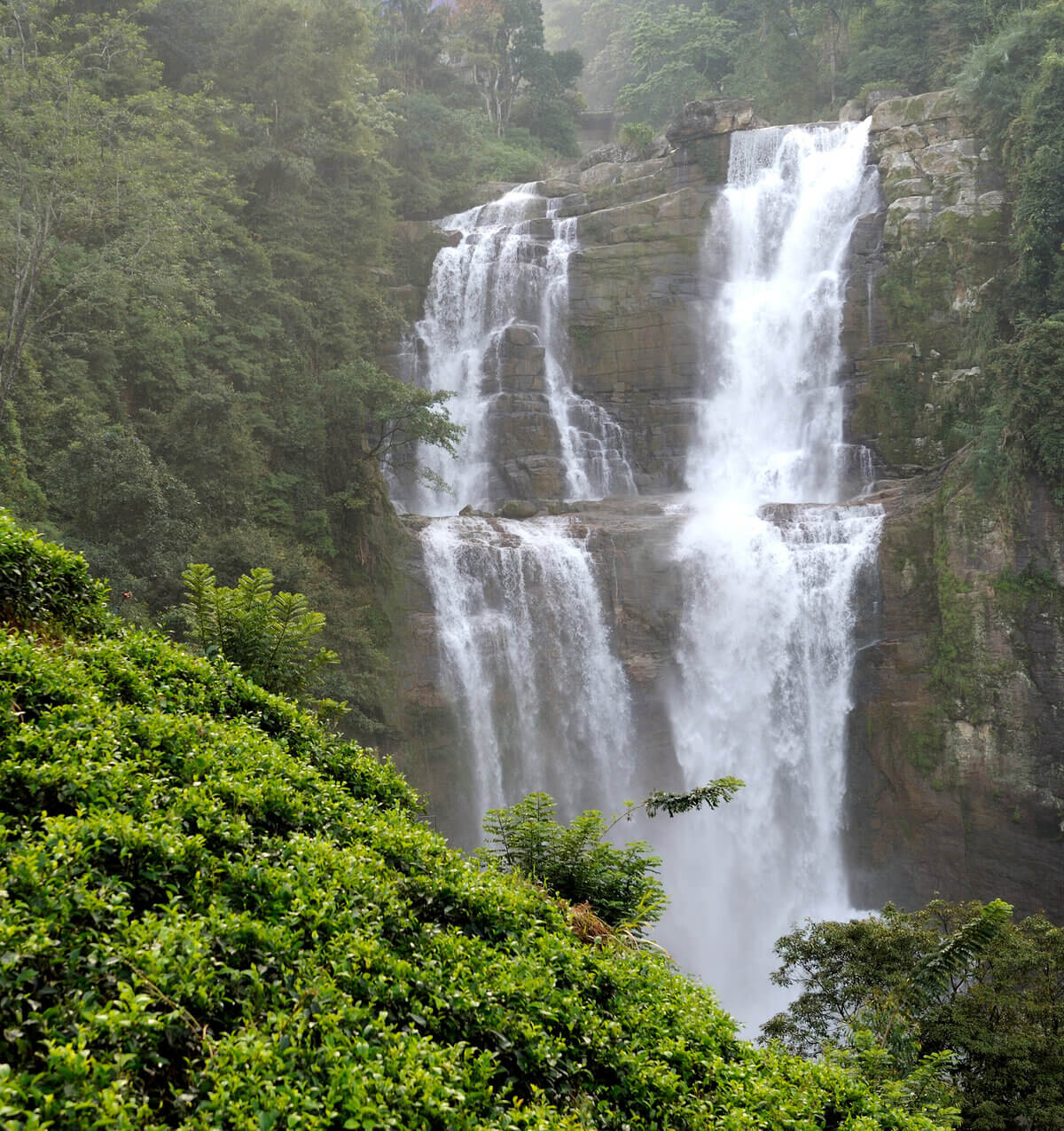beautiful-ramboda-waterfall-sri-lanka-island